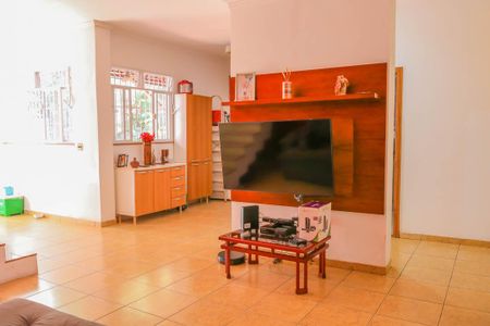 Casa para alugar com 260m², 6 quartos e 3 vagas