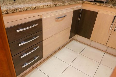 Casa para alugar com 260m², 6 quartos e 3 vagas Casa para alugar com 260m², 6 quartos e 3 vagasCozinha