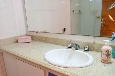 Casa para alugar com 260m², 6 quartos e 3 vagas Casa para alugar com 260m², 6 quartos e 3 vagasBanheiro Quarto Suite 4- 2º Pavimento