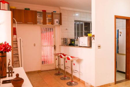 Casa para alugar com 260m², 6 quartos e 3 vagas Casa para alugar com 260m², 6 quartos e 3 vagasSala