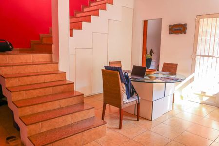 Casa para alugar com 260m², 6 quartos e 3 vagas Casa para alugar com 260m², 6 quartos e 3 vagasSala