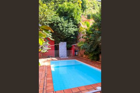 Casa para alugar com 260m², 6 quartos e 3 vagas Casa para alugar com 260m², 6 quartos e 3 vagasPiscina