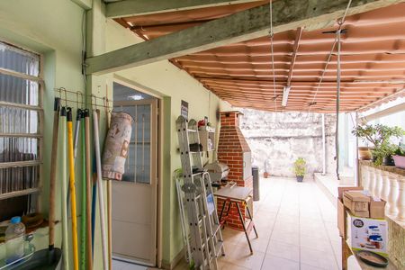 Casa à venda com 300m², 4 quartos e 1 vagaCasa  2- Área de serviço