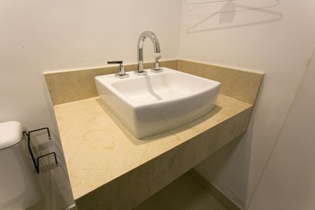 Apartamento à venda com 89m², 2 quartos e 2 vagas Apartamento à venda com 89m², 2 quartos e 2 vagasBanheiro da Suíte 1