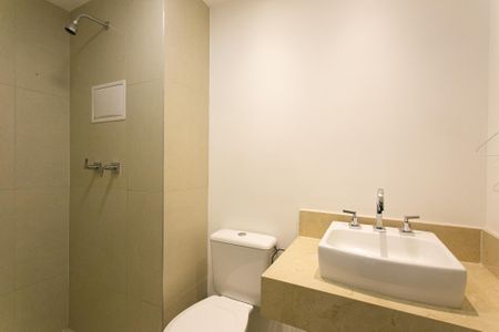Apartamento à venda com 89m², 2 quartos e 2 vagas Apartamento à venda com 89m², 2 quartos e 2 vagasBanheiro da Suíte 1