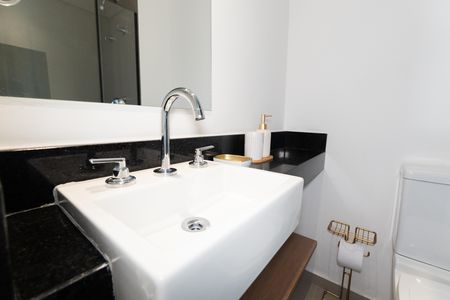 Banheiro de kitnet/studio à venda com 1 quarto, 28m² em Perdizes, São Paulo