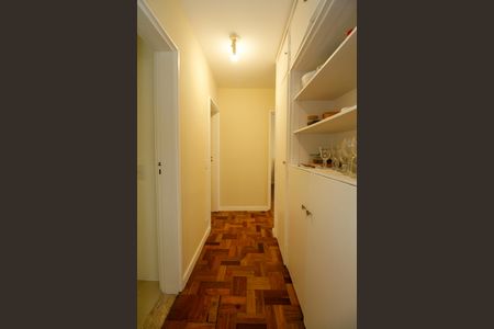 Corredor de apartamento à venda com 3 quartos, 116m² em Cerqueira César, São Paulo