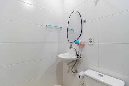 Banheiro de kitnet/studio para alugar com 1 quarto, 25m² em Vila Regente Feijó, São Paulo
