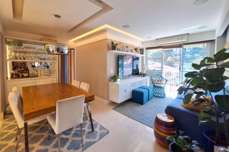 Apartamento à venda com 105m², 3 quartos e 1 vaga Apartamento à venda com 105m², 3 quartos e 1 vagaSala