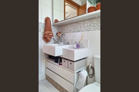 Apartamento à venda com 105m², 3 quartos e 1 vaga Apartamento à venda com 105m², 3 quartos e 1 vagaBanheiro da Suíte 1