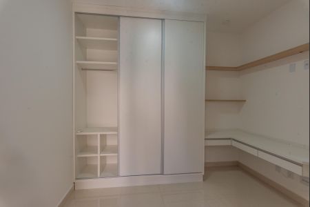 Casa de condomínio à venda com 216m², 4 quartos e 2 vagasQuarto 1