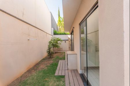 Casa de condomínio à venda com 216m², 4 quartos e 2 vagasVista da Suíte 1