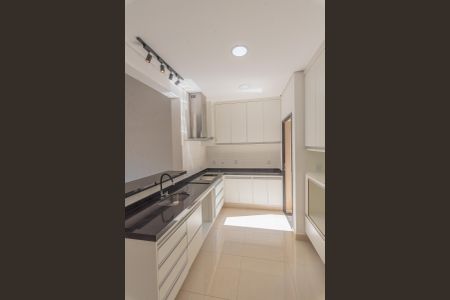 Casa de condomínio à venda com 216m², 4 quartos e 2 vagasCozinha 1