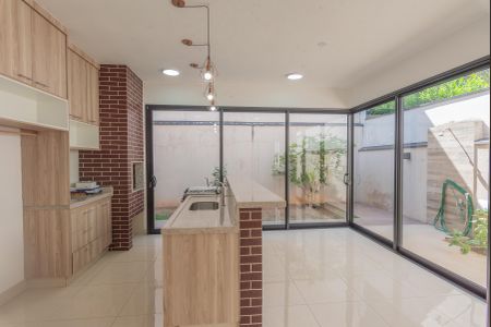 Casa de condomínio à venda com 216m², 4 quartos e 2 vagasCozinha 2