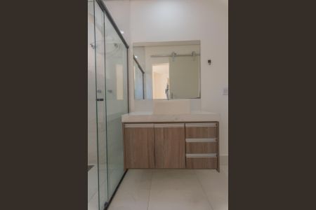 Casa de condomínio à venda com 216m², 4 quartos e 2 vagasBanheiro da Suíte 1