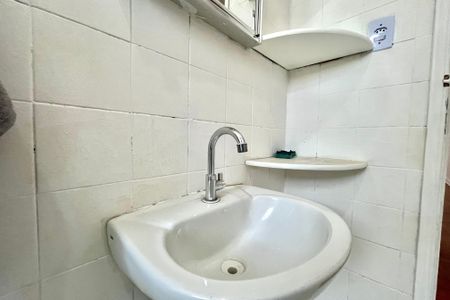 Casa à venda com 110m², 2 quartos e 1 vaga Casa à venda com 110m², 2 quartos e 1 vagaBanheiro