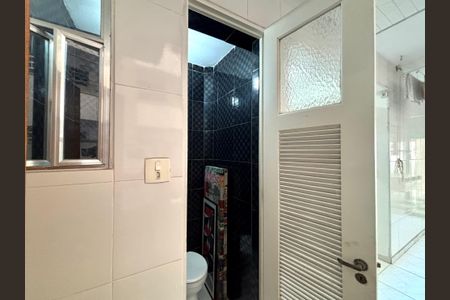 Apartamento à venda com 99m², 3 quartos e 1 vagaÁrea de serviço - banheiro 