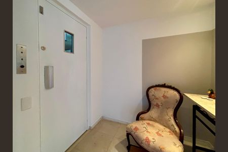 Apartamento à venda com 188m², 4 quartos e 2 vagas Apartamento à venda com 188m², 4 quartos e 2 vagasHall de entrada externo