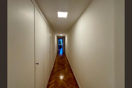 Apartamento à venda com 188m², 4 quartos e 2 vagasCorredor