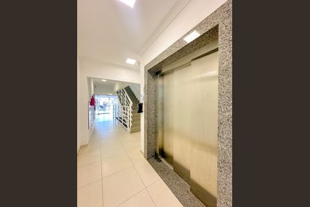 Apartamento para alugar com 69m², 2 quartos e 1 vagaHall social