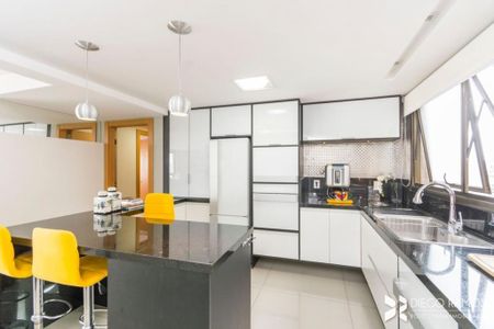 Apartamento à venda com 184m², 2 quartos e 4 vagas