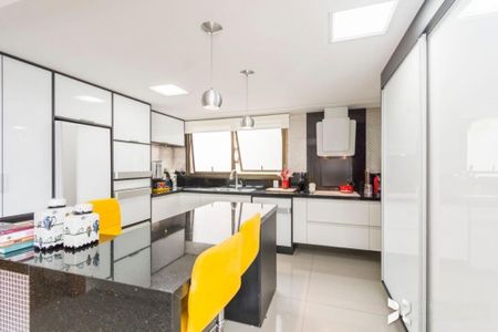 Apartamento à venda com 184m², 2 quartos e 4 vagas
