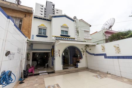 Casa à venda com 240m², 4 quartos e 6 vagasFachada 