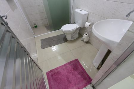 Casa à venda com 240m², 4 quartos e 6 vagasBanheiro Social