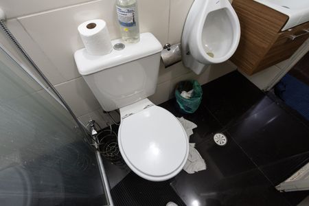 Casa à venda com 240m², 4 quartos e 6 vagasBanheiro da Suite 2