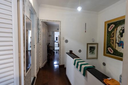 Casa à venda com 240m², 4 quartos e 6 vagasCorredor