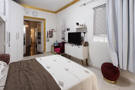 Casa à venda com 240m², 4 quartos e 6 vagasSuite