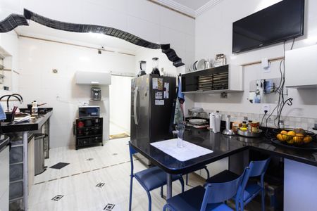 Casa à venda com 240m², 4 quartos e 6 vagasCozinha