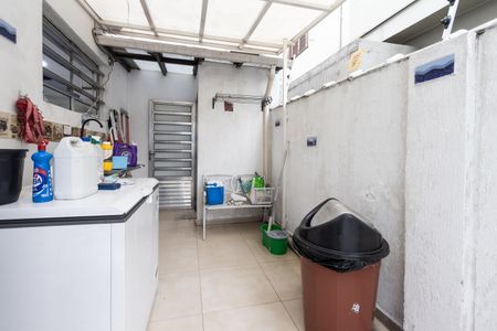 Casa à venda com 240m², 4 quartos e 6 vagasÁrea de Serviço