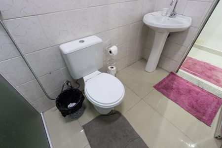 Casa à venda com 240m², 4 quartos e 6 vagasBanheiro Social