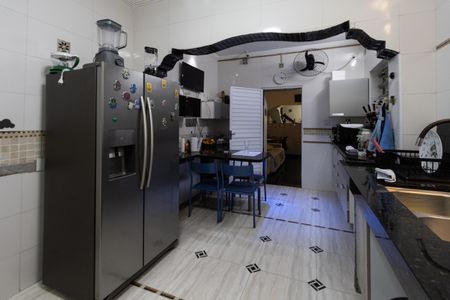 Casa à venda com 240m², 4 quartos e 6 vagasCozinha