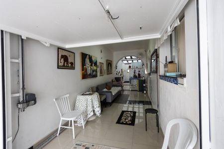 Casa à venda com 240m², 4 quartos e 6 vagasÁrea Privativa