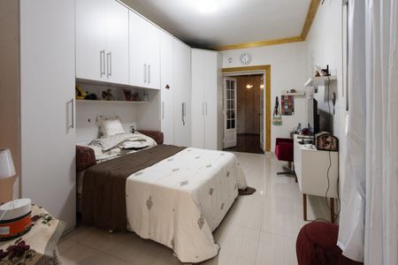 Casa à venda com 240m², 4 quartos e 6 vagasSuite