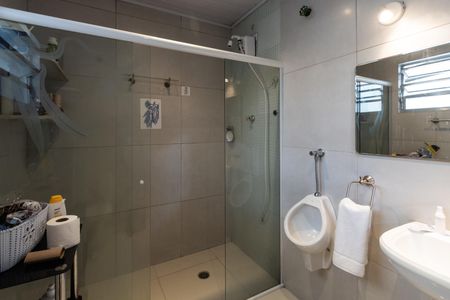 Casa à venda com 240m², 4 quartos e 6 vagasBanheiro da Suite
