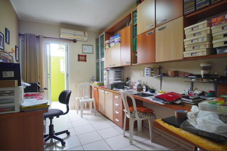 Casa para alugar com 280m², 6 quartos e 2 vagasEscritório