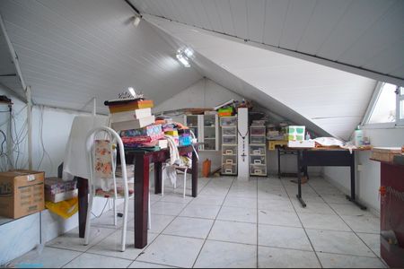 Casa para alugar com 280m², 6 quartos e 2 vagasQuarto 6 (sótão)