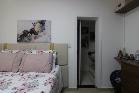 Casa à venda com 220m², 4 quartos e 3 vagasSuíte 2
