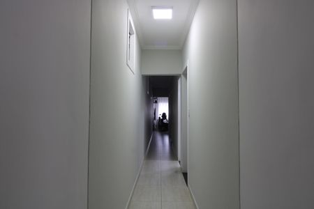 Casa à venda com 220m², 4 quartos e 3 vagasCorredor Interno