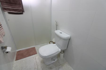 Casa à venda com 220m², 4 quartos e 3 vagasBanheiro da Suíte 2