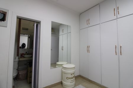 Casa à venda com 220m², 4 quartos e 3 vagasSuíte