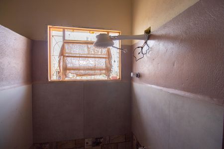 Banheiro Social de kitnet/studio para alugar com 1 quarto, 25m² em Setor Habitacional Sol Nascente, Brasília