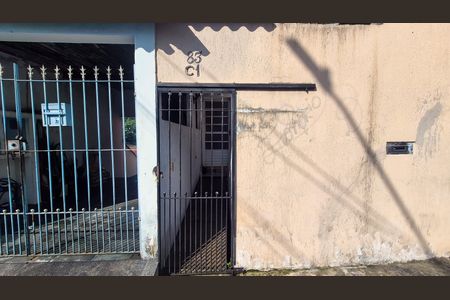 Fachada de casa para alugar com 1 quarto, 36m² em Vila Morse, São Paulo