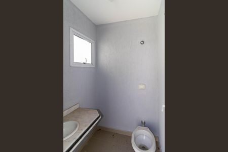 Casa de condomínio à venda com 141m², 3 quartos e 2 vagasBanheiro de serviço