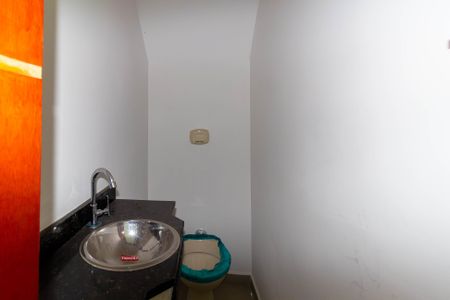 Casa de condomínio à venda com 141m², 3 quartos e 2 vagasLavabo