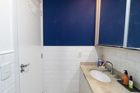 Apartamento à venda com 65m², 2 quartos e 1 vagaBanheiro Social