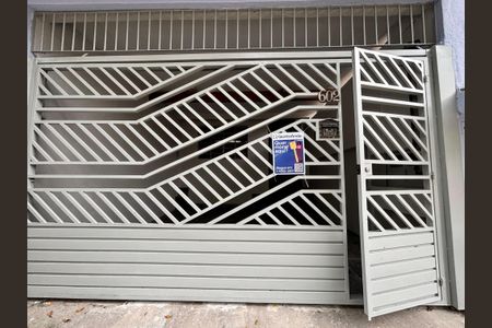 Casa para alugar com 100m², 2 quartos e 2 vagasPlaquinha